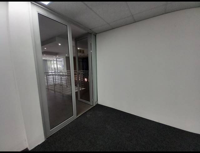 363M² OFFICE TO LET IN BRYANSTON
